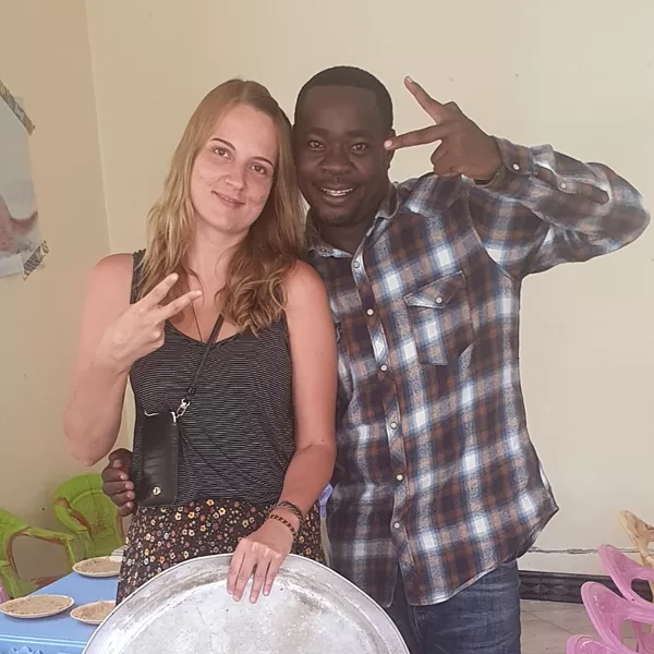 2 Freunde + 2 verschiedene Kulturen = 1 Herz für Kinder